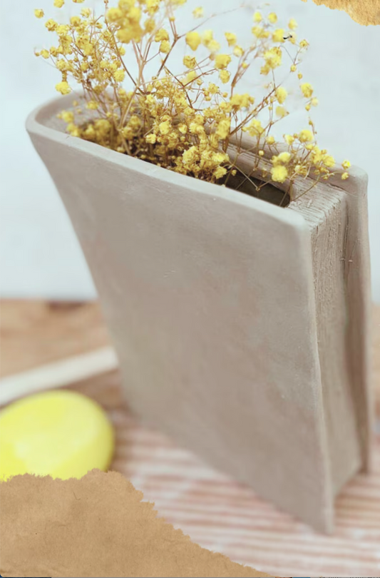 Workshop: MYO Ceramic Book Vase